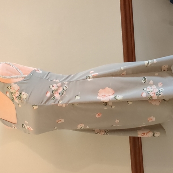 Newport News gray dress with floral accents, sized 4P - Picture 2 of 8